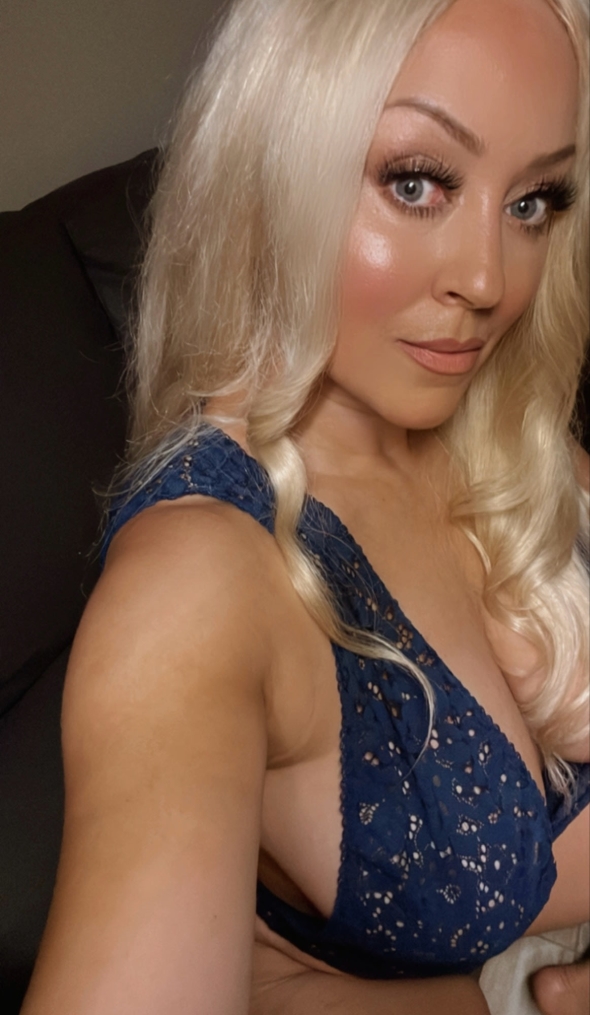 Sweet sexy fun and naughty and ready to chat 